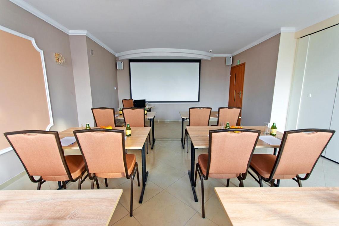 Wiatraczna Hotel Warsaw Exterior photo
